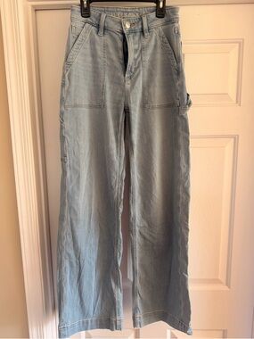 American Eagle Outfitters Light Wash Wide-Leg Utility Jeans Sz 00